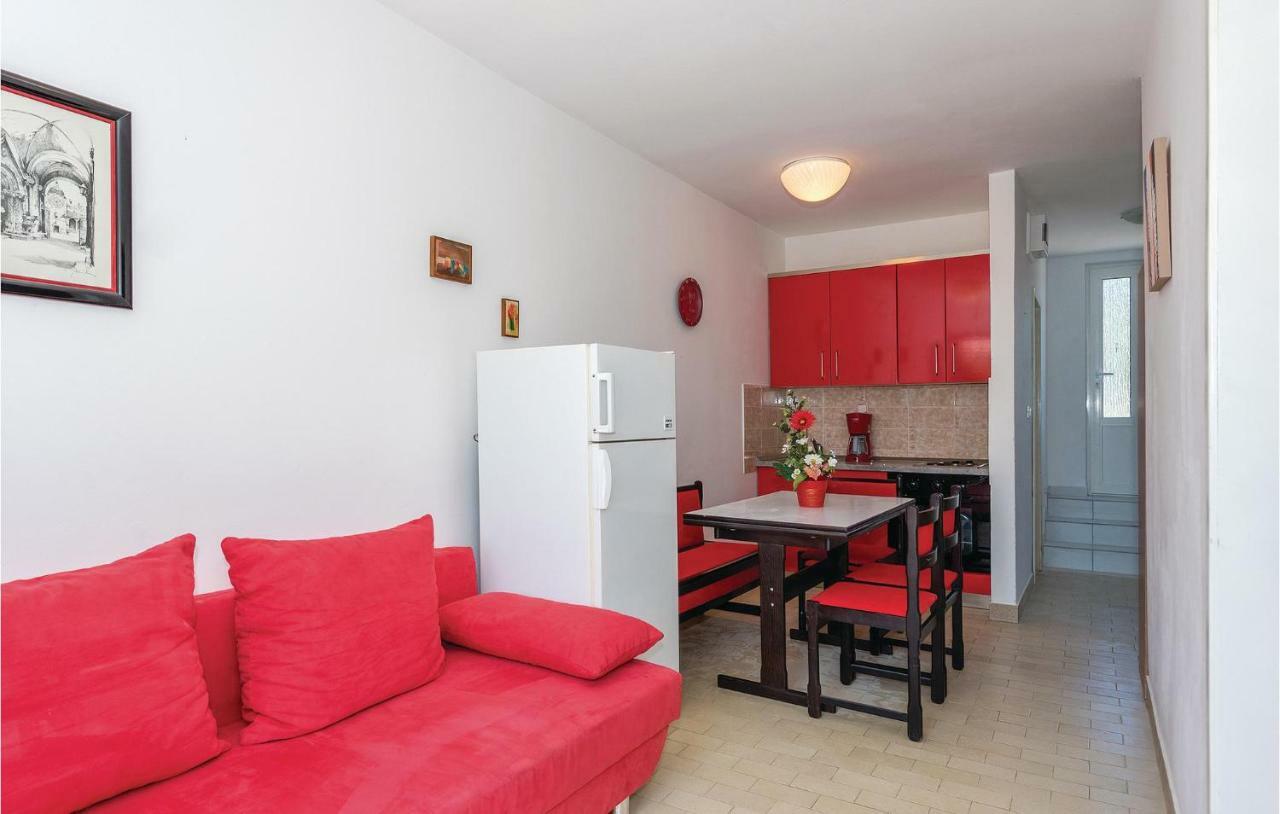 2 Bedroom Amazing Apartment In Rogoznica Rogoznica  Ngoại thất bức ảnh